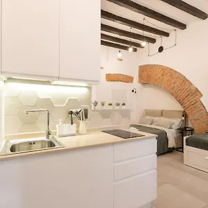  Apartment Bricks & Beams In The Key Area Of Italy